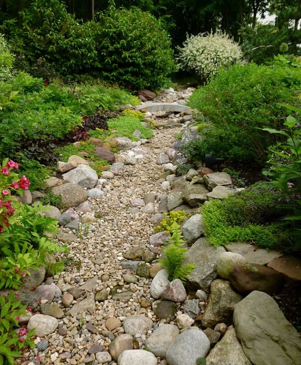 Create a Natural Oasis! 15 Beautiful Dry Creek Bed Landscaping Ideas